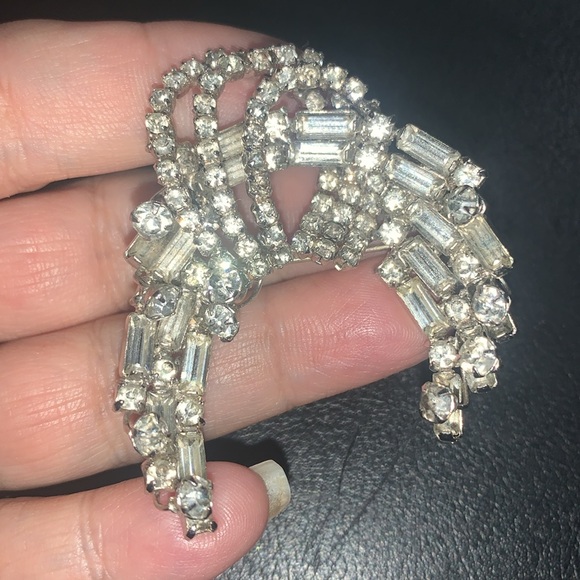 Vintage .. Kramer of New York Ice Clear Crystal Rhinestone Brooch w/ Baguettes - Picture 5 of 9